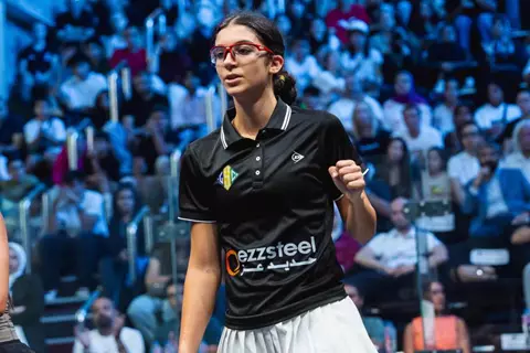 للمرة الرابعة تواليا.. أمينة عرفي تتوج ببطولة العالم للاسكواش للناشئات